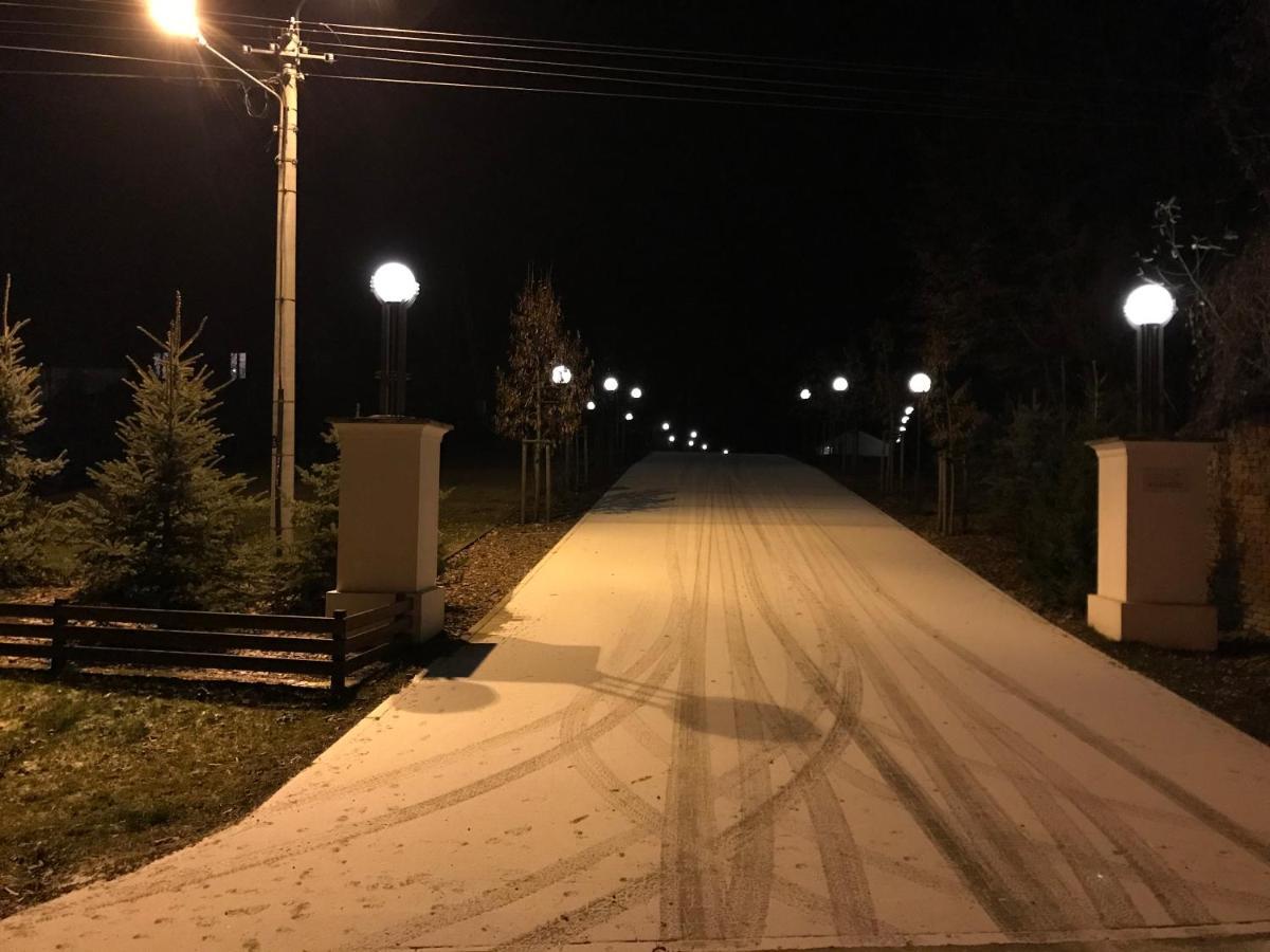 Hotel Gosciniec Krepa Lipsko Exterior foto