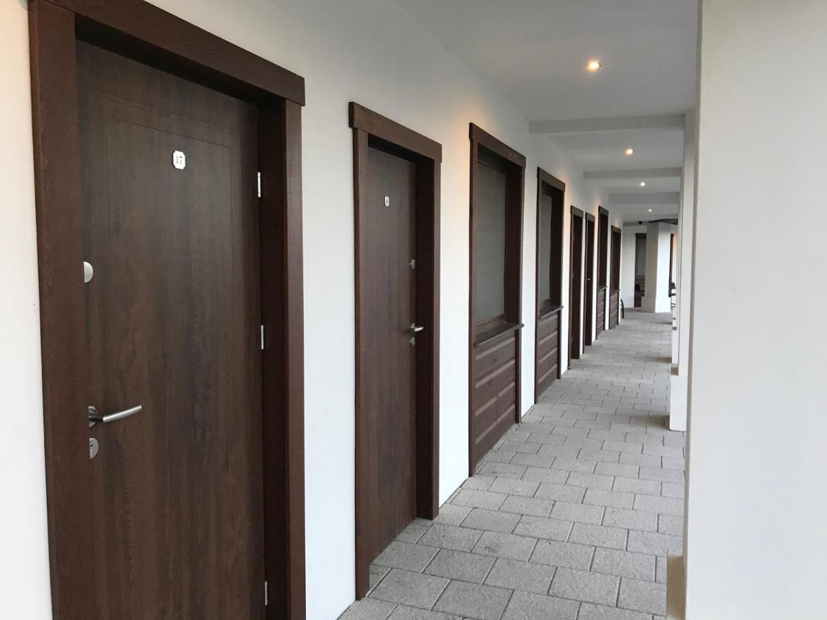 Hotel Gosciniec Krepa Lipsko Exterior foto